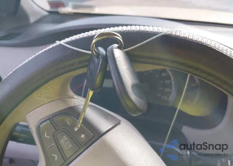 2011 Toyota Sienna Le V6 z USA, uszkodzony, nr VIN 5TDKK3DC2BS021747